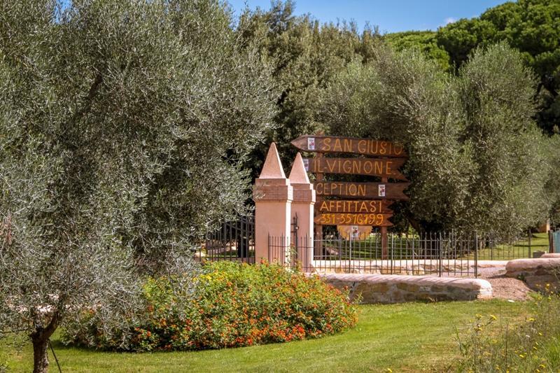 בית הארחה קסטנייטו קרדוצ'י 	Borgo Rurale San Giusto מראה חיצוני תמונה